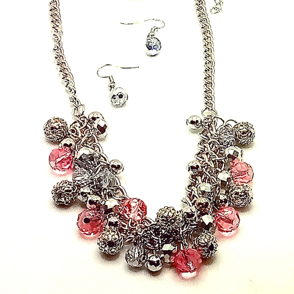 NWOT Paparazzi Beaded Necklace and Earring Set